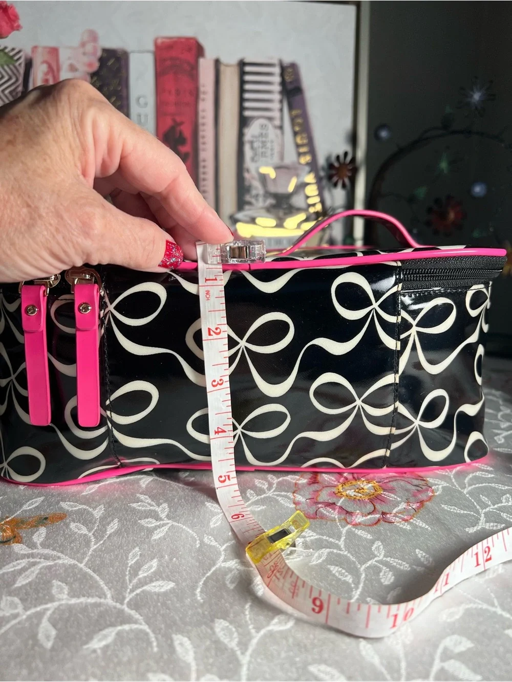 kate spade NY Jae Elegant Bow-Print Cosmetic Case with Hair Claw Clip